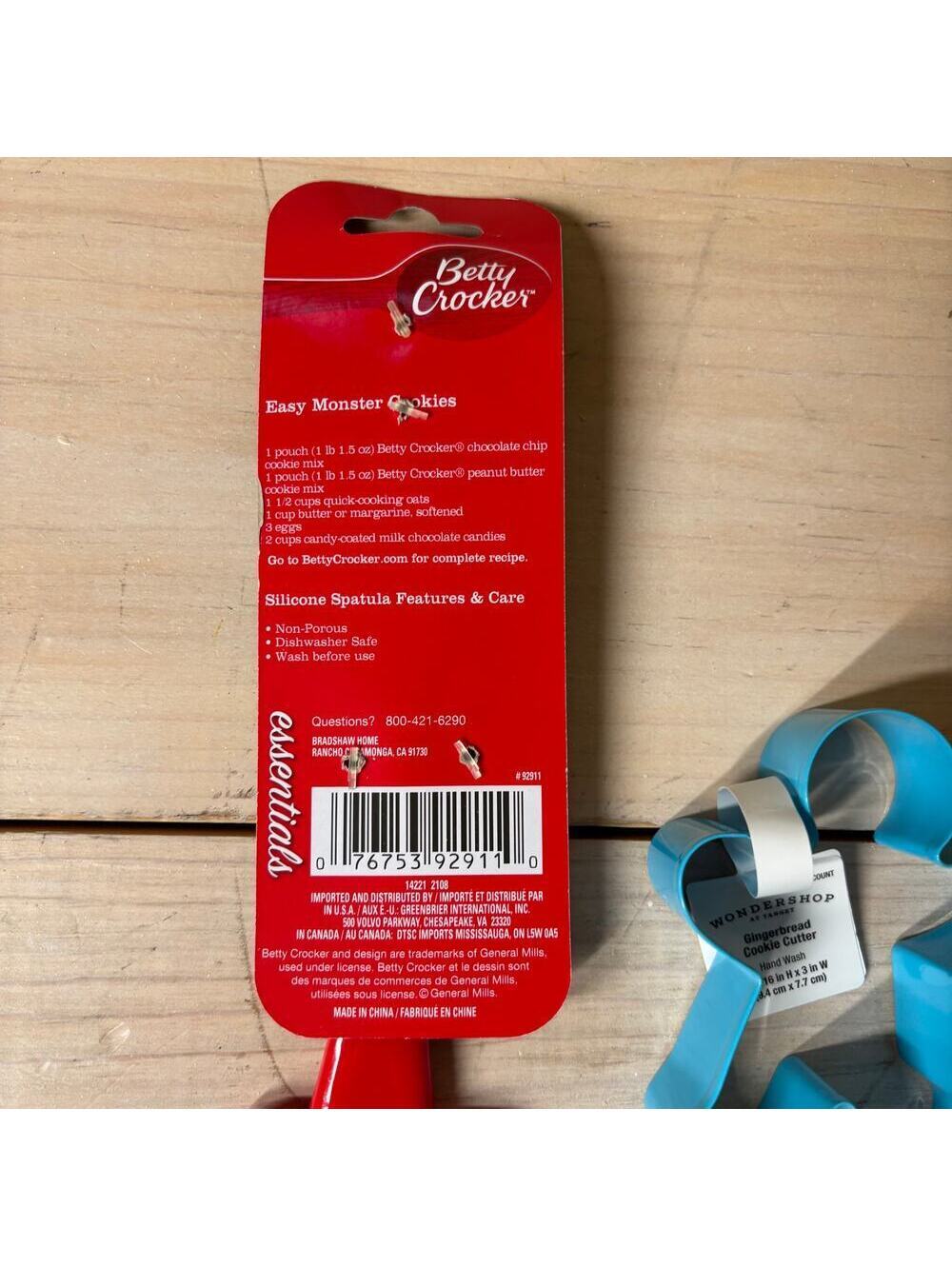 Wondershop NWT Gingerbread Cookie Cutter Betty Crocker Spatula Christmas Bundle - Picture 3 of 4